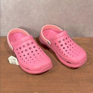 NWT Joybees pink active clogs size 4